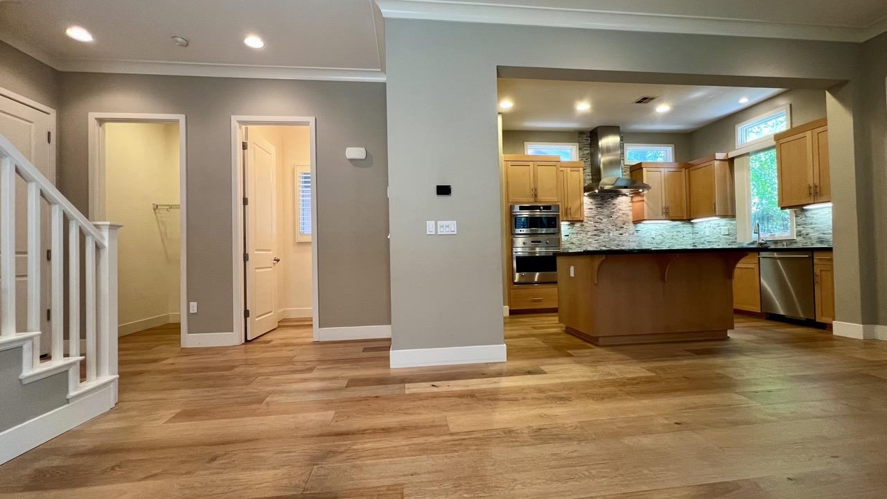 Detail Gallery Image 6 of 24 For 3517 Alma Village Cir, Palo Alto,  CA 94306 - 4 Beds | 4/1 Baths