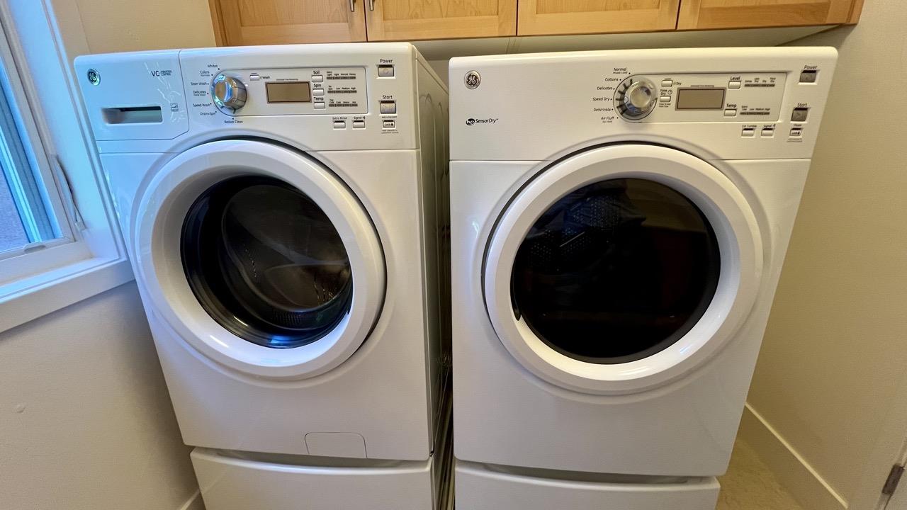 Detail Gallery Image 8 of 24 For 3517 Alma Village Cir, Palo Alto,  CA 94306 - 4 Beds | 4/1 Baths