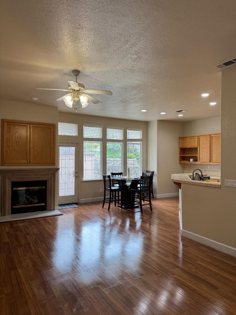 Detail Gallery Image 3 of 27 For 7817 Caracena Ct, Vallejo,  CA 94591 - 3 Beds | 2 Baths