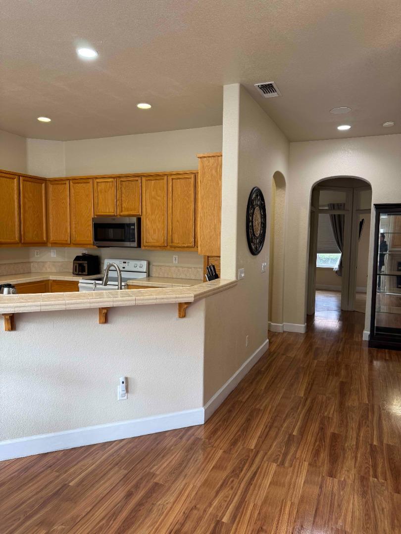 Detail Gallery Image 5 of 27 For 7817 Caracena Ct, Vallejo,  CA 94591 - 3 Beds | 2 Baths