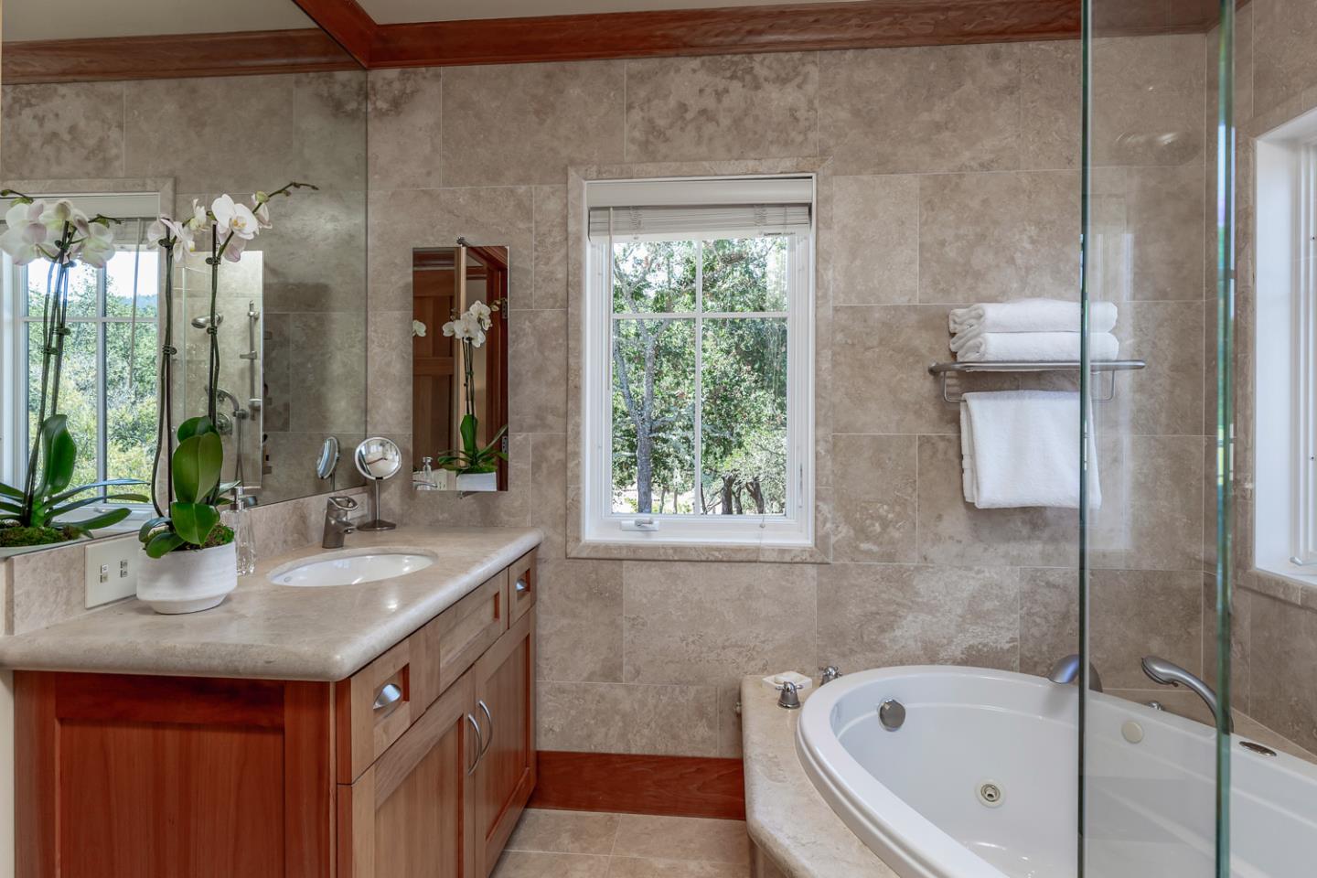 Detail Gallery Image 29 of 59 For 1 Redberry Rdg, Portola Valley,  CA 94028 - 5 Beds | 6/2 Baths