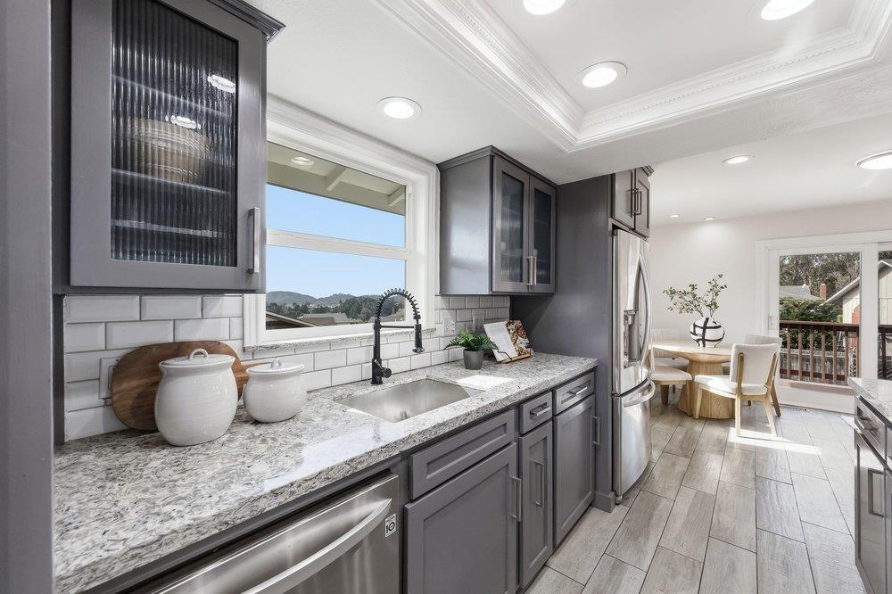 Detail Gallery Image 10 of 42 For 1179 Park Pacifica Ave, Pacifica,  CA 94044 - 5 Beds | 3 Baths