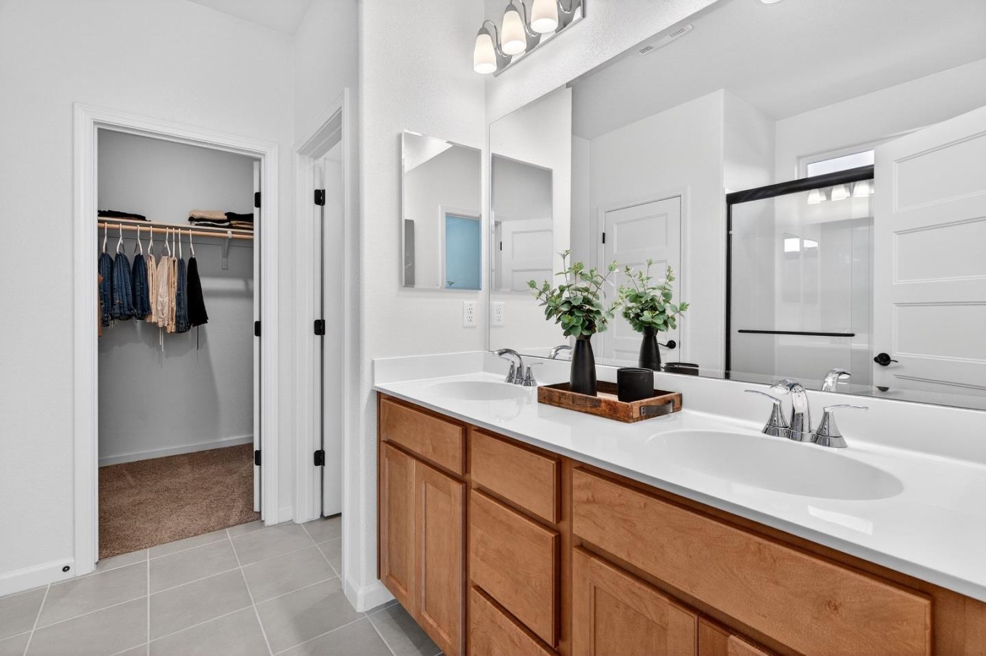 Detail Gallery Image 11 of 31 For 2001 Marigold St, Hollister,  CA 95023 - 3 Beds | 2 Baths