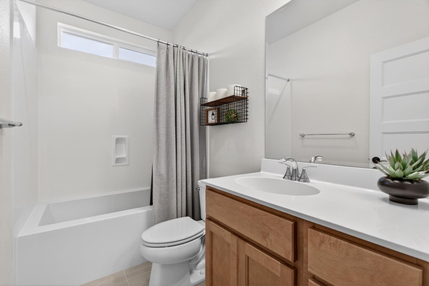 Detail Gallery Image 15 of 31 For 2001 Marigold St, Hollister,  CA 95023 - 3 Beds | 2 Baths