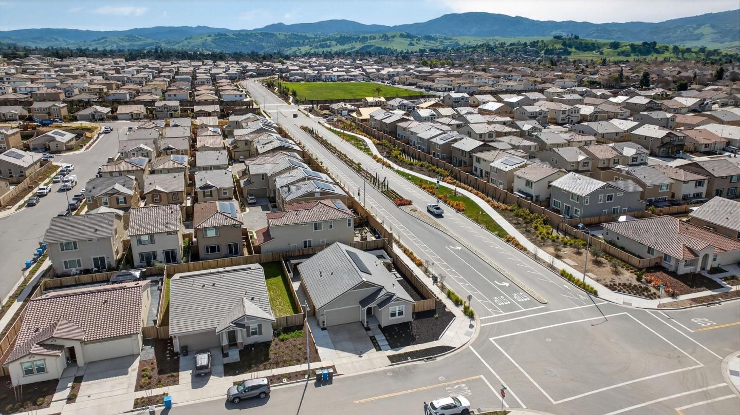 Detail Gallery Image 25 of 31 For 2001 Marigold St, Hollister,  CA 95023 - 3 Beds | 2 Baths