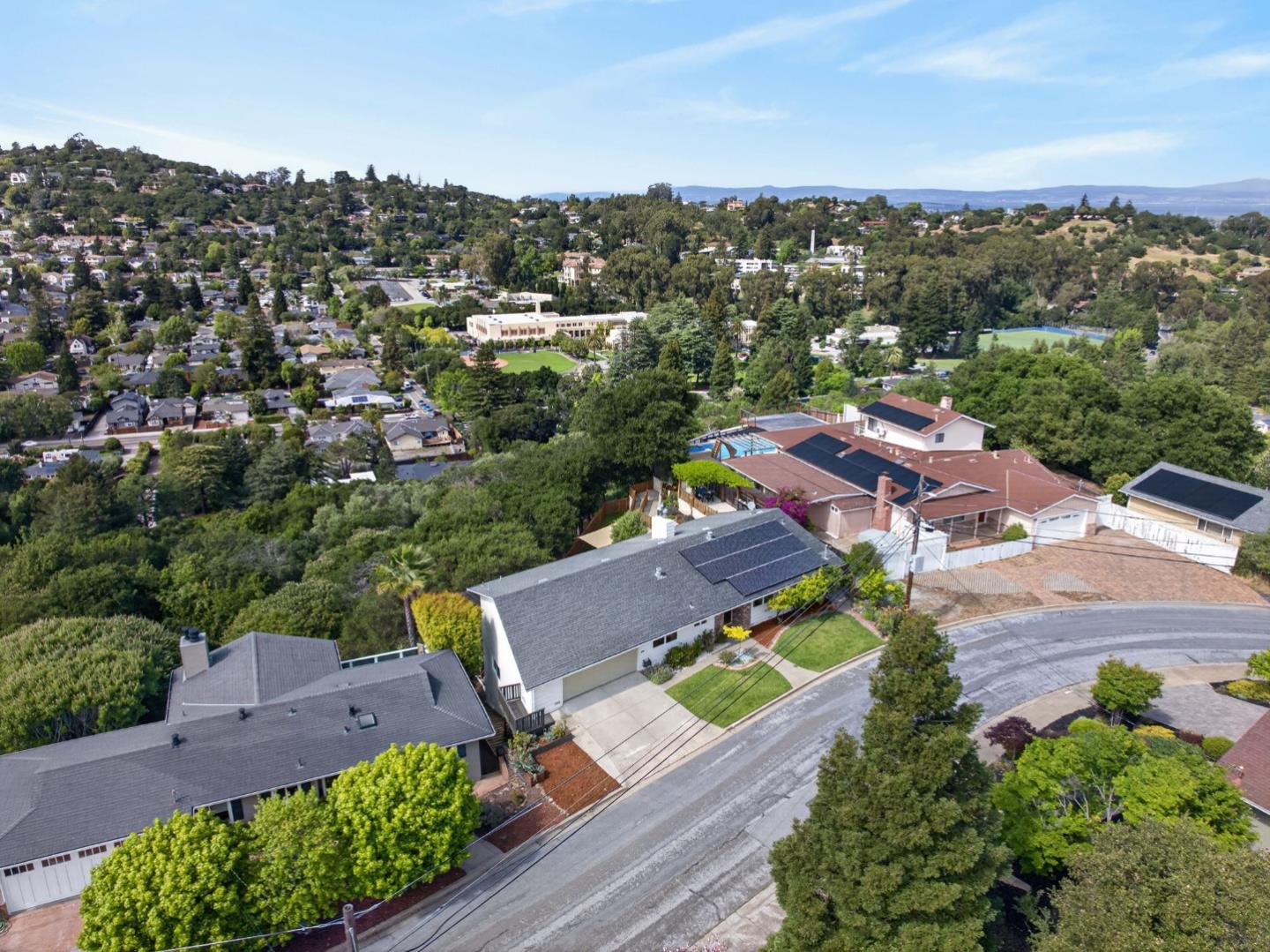 Detail Gallery Image 13 of 86 For 1604 El Verano Way, Belmont,  CA 94002 - 4 Beds | 3 Baths