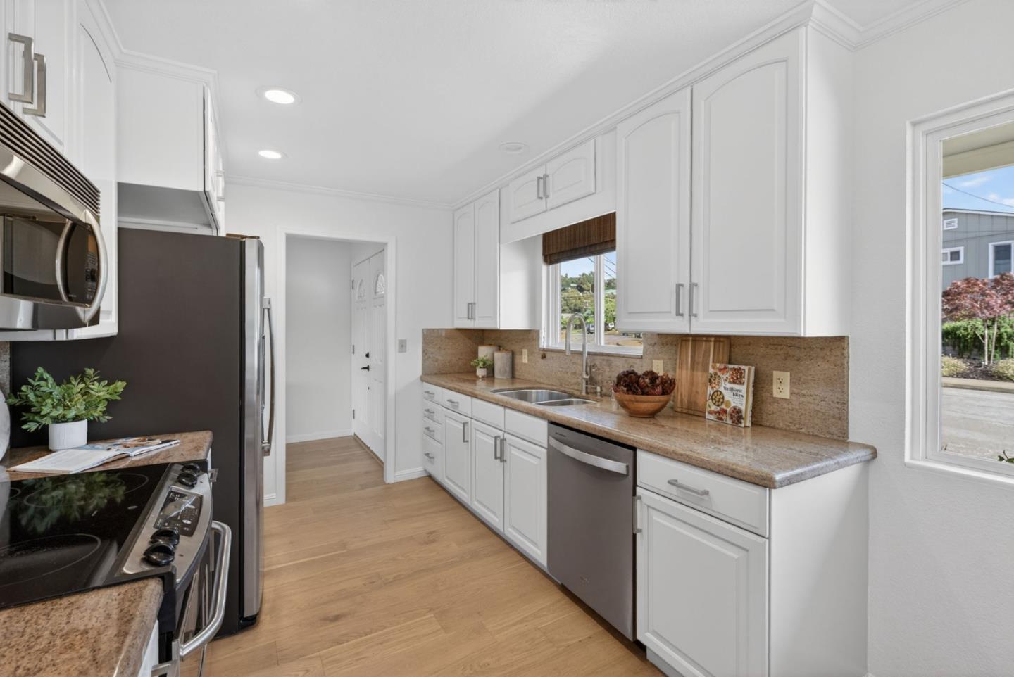 Detail Gallery Image 27 of 86 For 1604 El Verano Way, Belmont,  CA 94002 - 4 Beds | 3 Baths