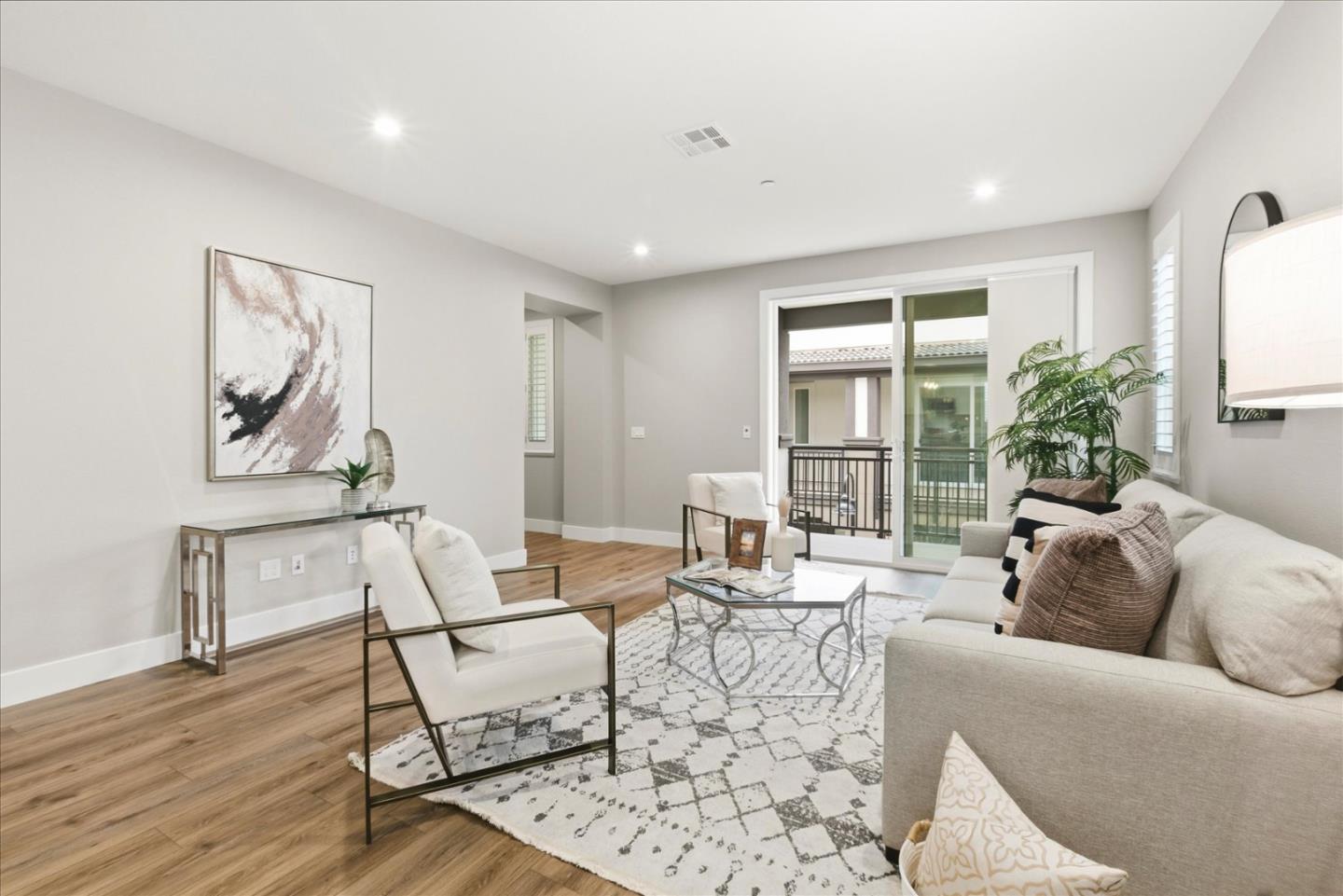 Detail Gallery Image 10 of 41 For 922 Loyola Ln, Morgan Hill,  CA 95037 - 4 Beds | 3/1 Baths