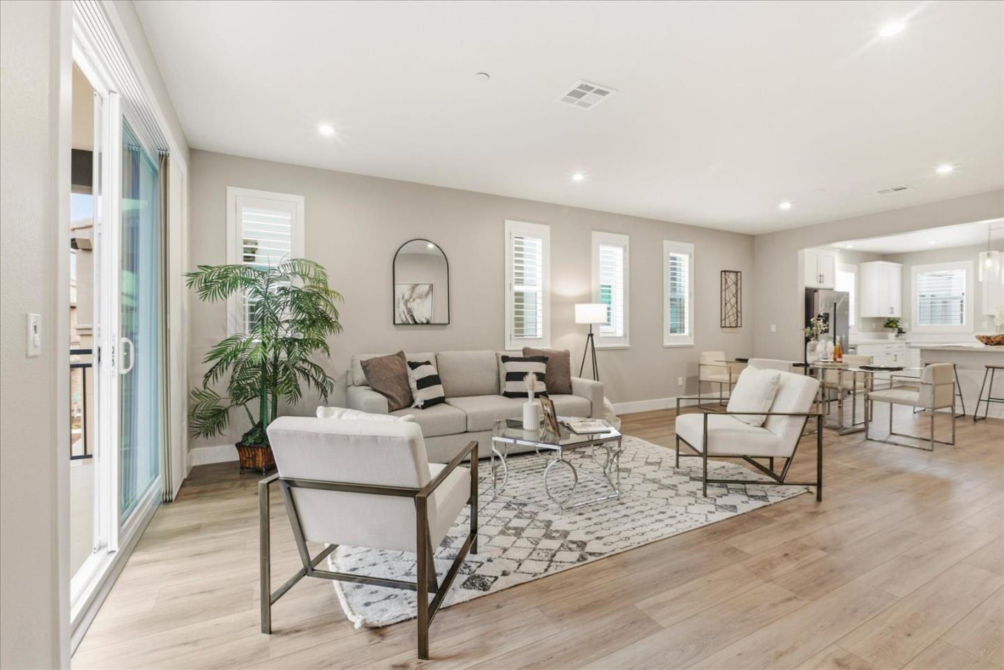 Detail Gallery Image 13 of 41 For 922 Loyola Ln, Morgan Hill,  CA 95037 - 4 Beds | 3/1 Baths