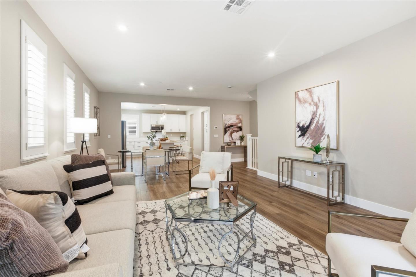 Detail Gallery Image 14 of 41 For 922 Loyola Ln, Morgan Hill,  CA 95037 - 4 Beds | 3/1 Baths