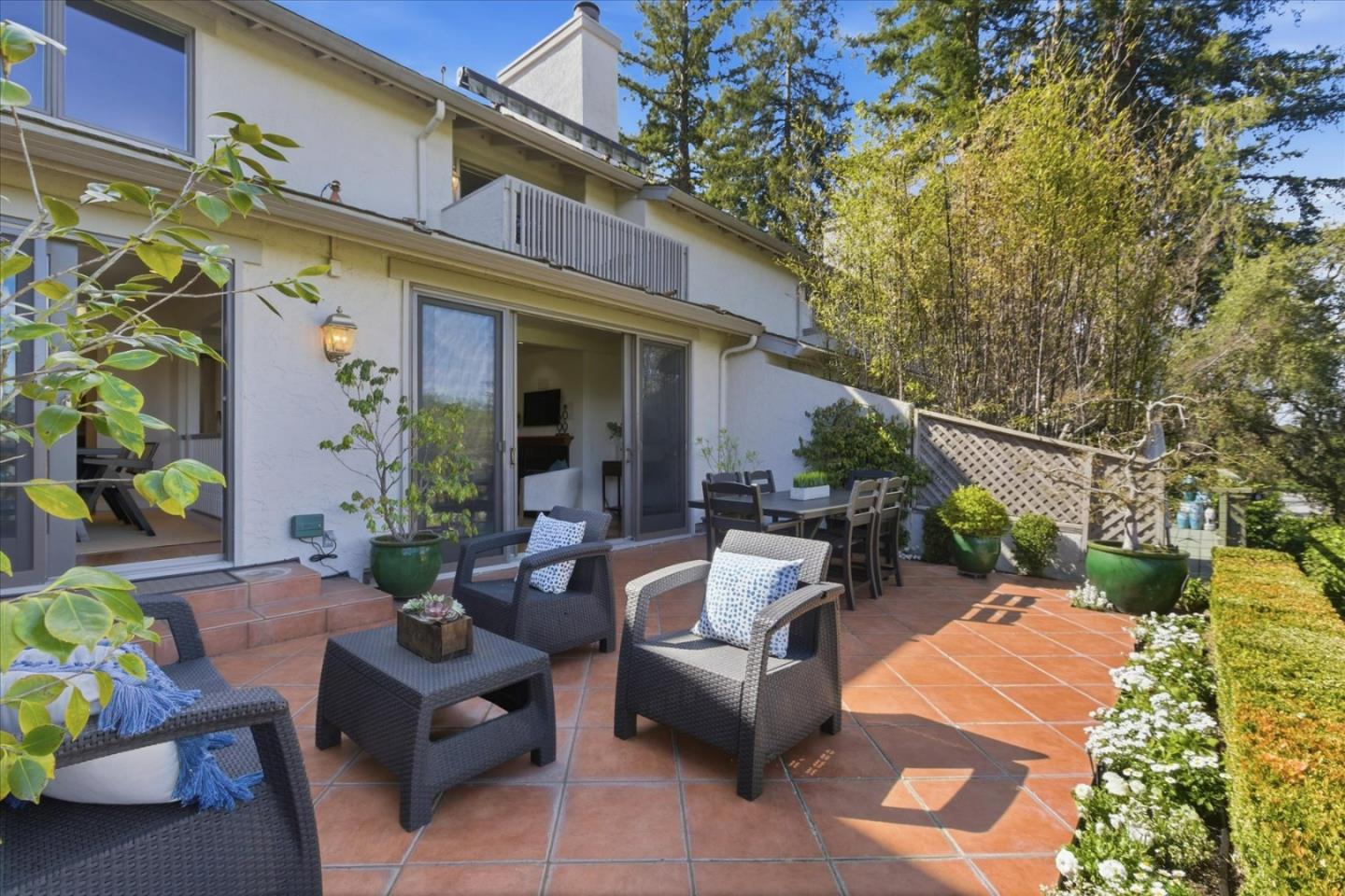 Detail Gallery Image 12 of 30 For 206 Sand Hill Cir, Menlo Park,  CA 94025 - 3 Beds | 2/1 Baths