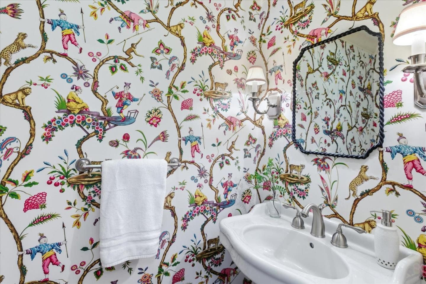 Detail Gallery Image 14 of 30 For 206 Sand Hill Cir, Menlo Park,  CA 94025 - 3 Beds | 2/1 Baths