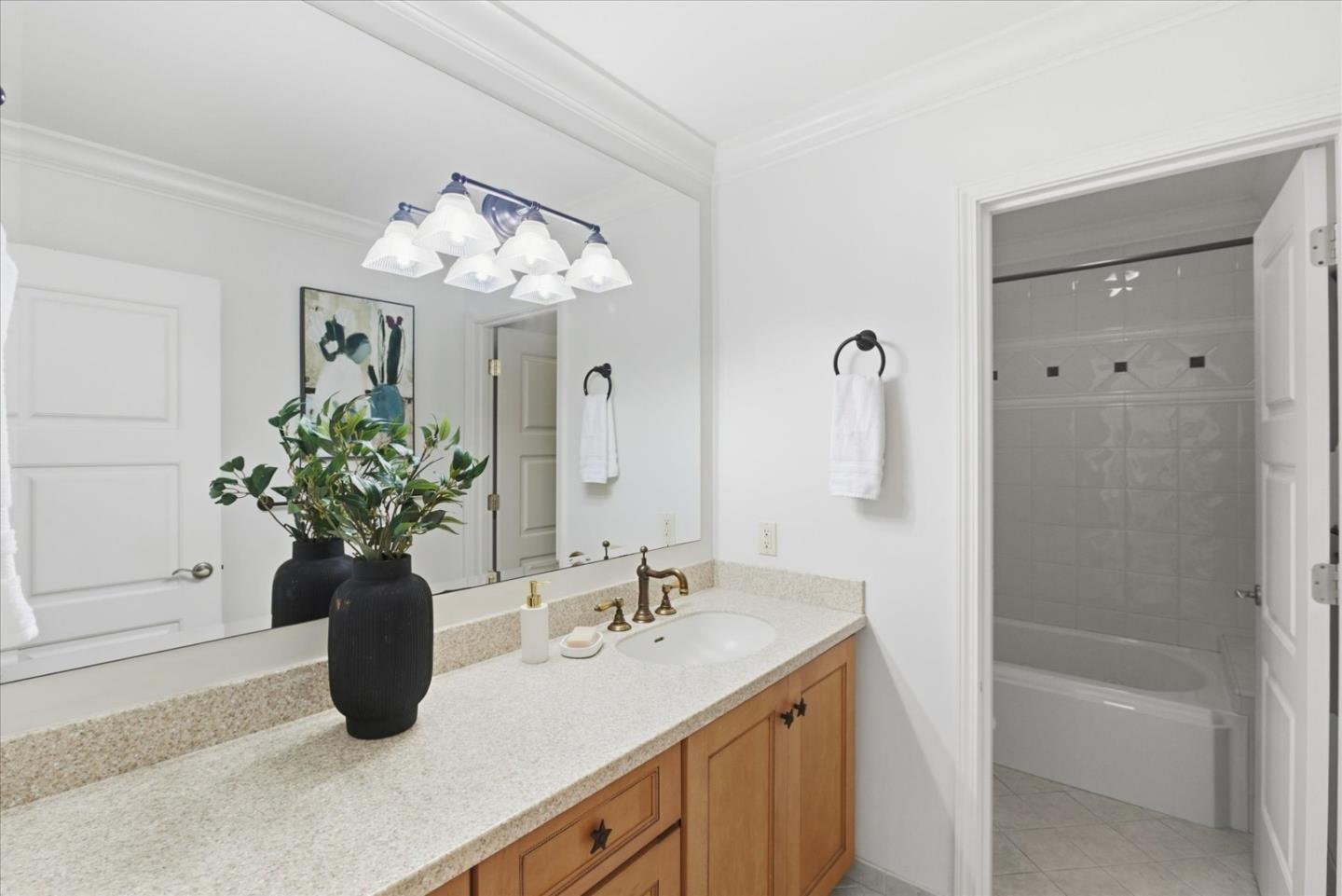 Detail Gallery Image 16 of 30 For 206 Sand Hill Cir, Menlo Park,  CA 94025 - 3 Beds | 2/1 Baths
