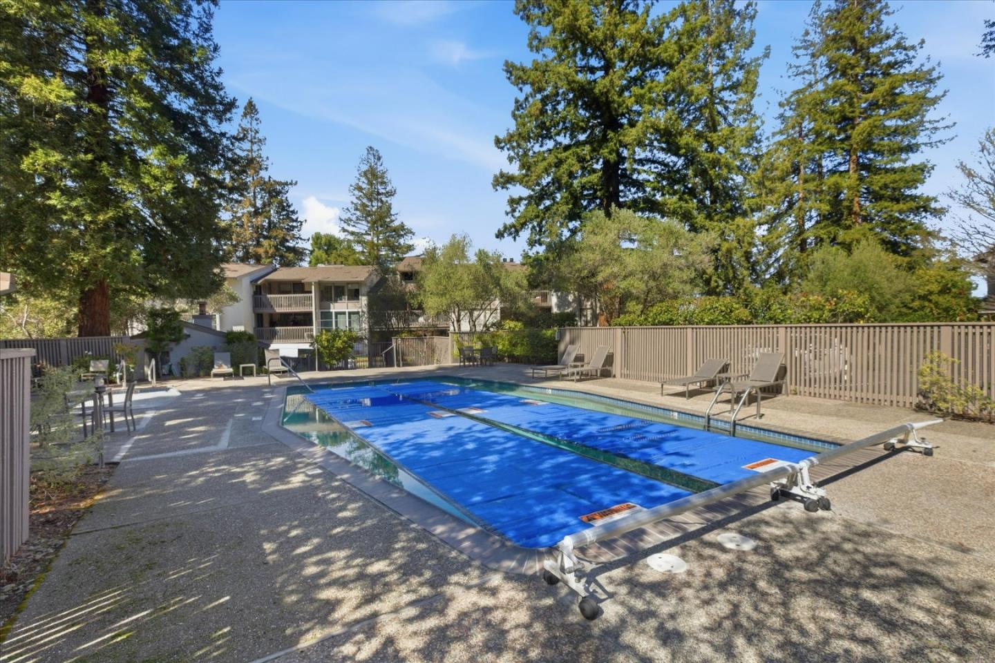 Detail Gallery Image 25 of 30 For 206 Sand Hill Cir, Menlo Park,  CA 94025 - 3 Beds | 2/1 Baths