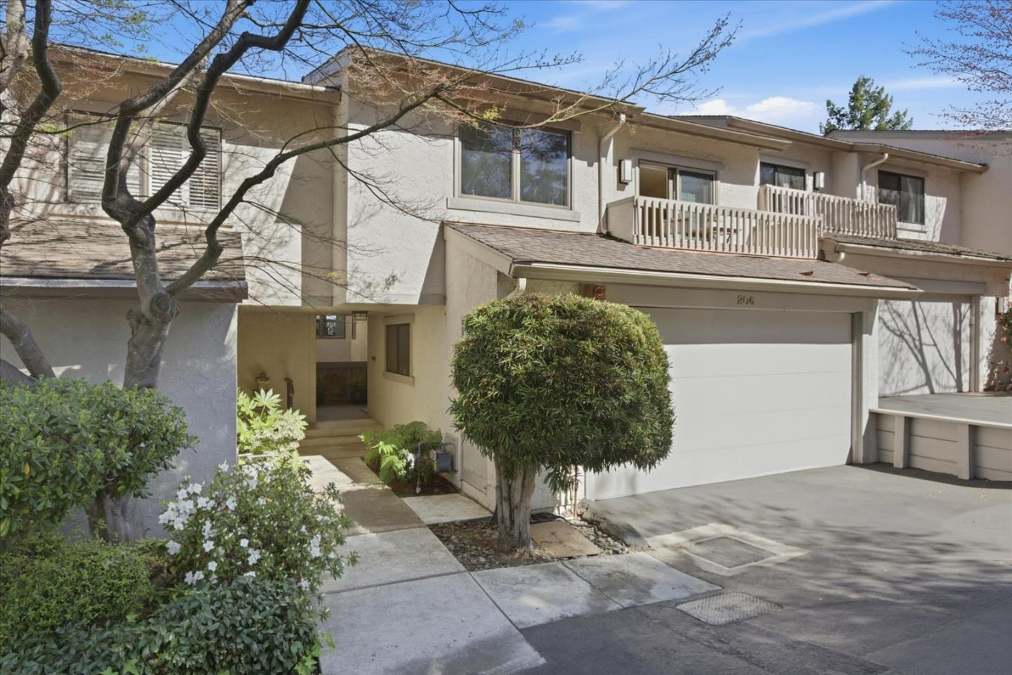 Detail Gallery Image 4 of 30 For 206 Sand Hill Cir, Menlo Park,  CA 94025 - 3 Beds | 2/1 Baths