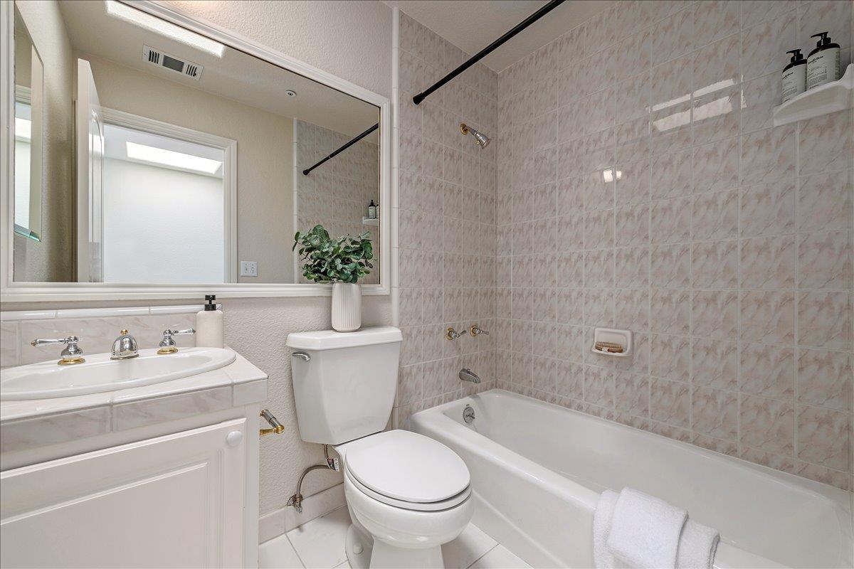 Detail Gallery Image 18 of 31 For 1354 Sherman Ave, Menlo Park,  CA 94025 - 5 Beds | 4 Baths