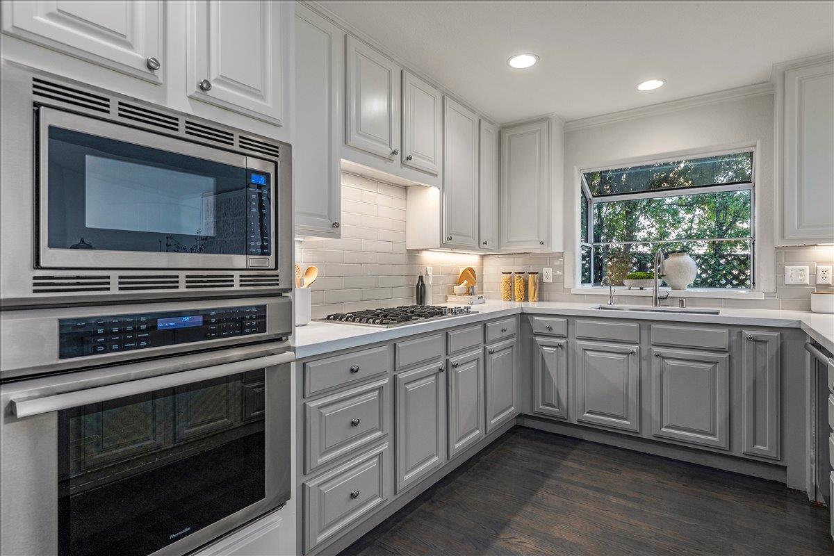 Detail Gallery Image 9 of 31 For 1354 Sherman Ave, Menlo Park,  CA 94025 - 5 Beds | 4 Baths