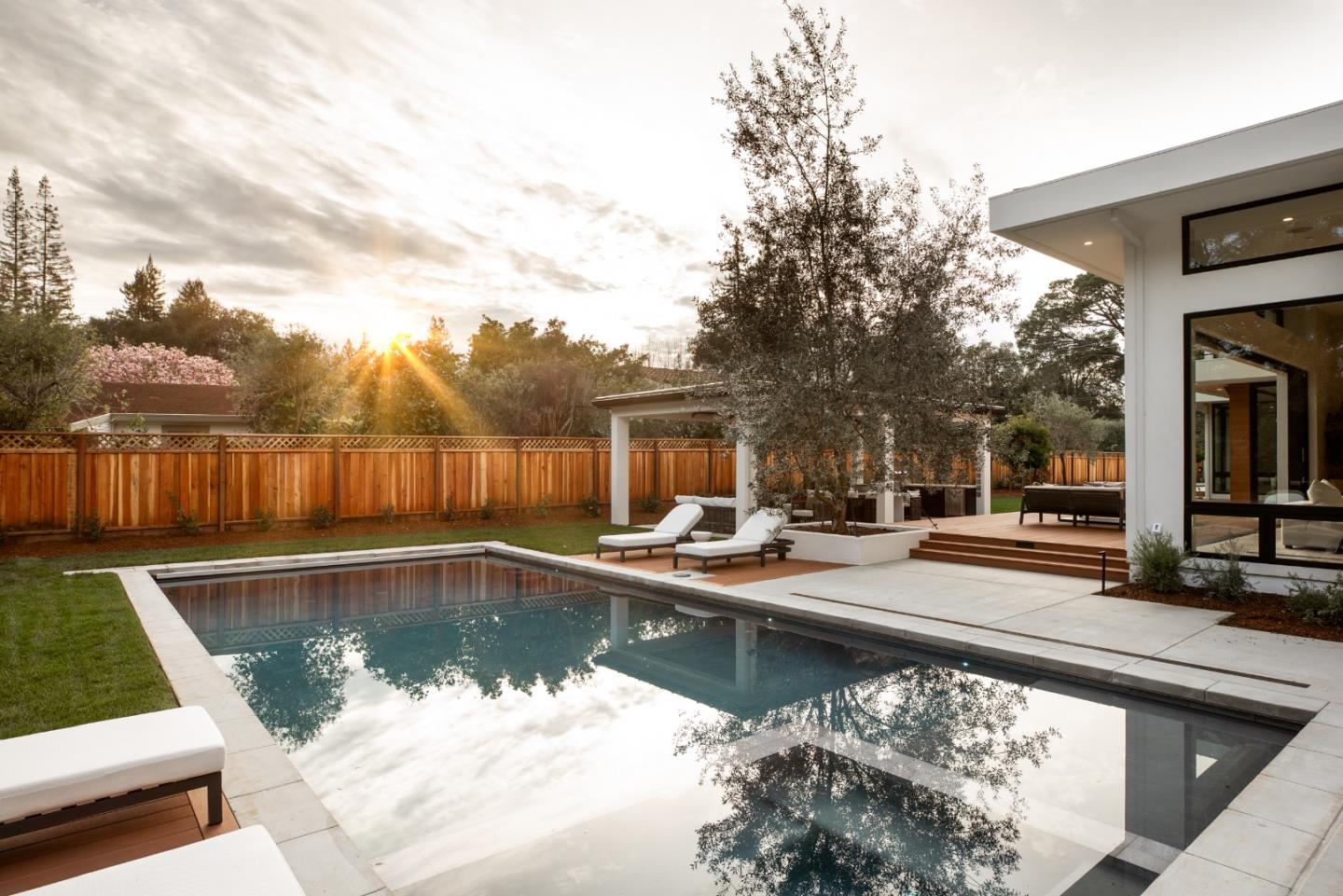 Detail Gallery Image 12 of 39 For 167 Almendral Ave, Atherton,  CA 94027 - 8 Beds | 7/1 Baths