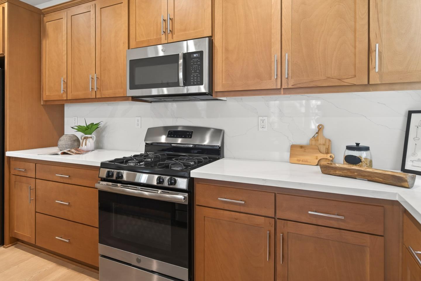 Detail Gallery Image 11 of 65 For 17106 Saint Brendan Loop, Morgan Hill,  CA 95037 - 3 Beds | 2/1 Baths