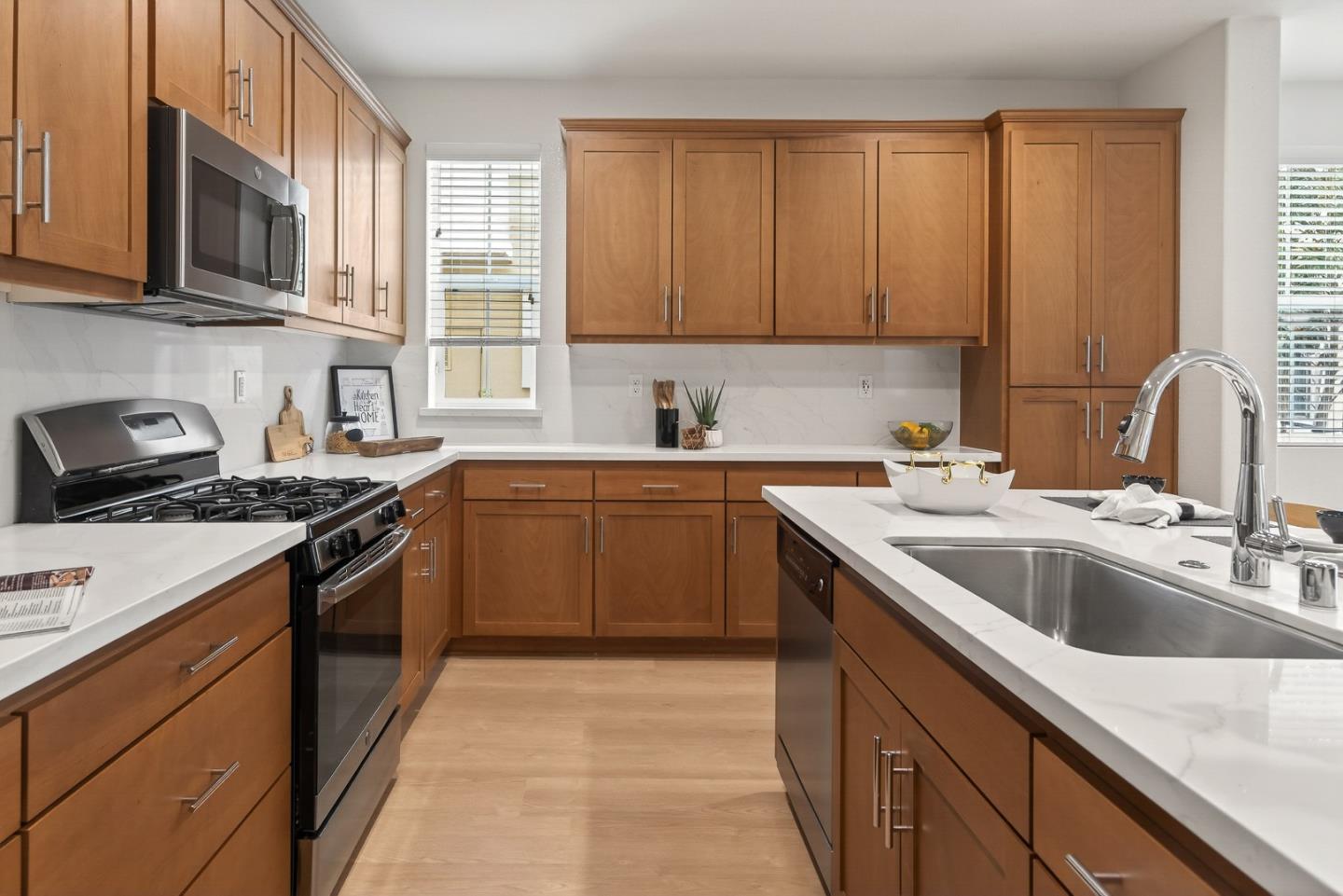 Detail Gallery Image 14 of 65 For 17106 Saint Brendan Loop, Morgan Hill,  CA 95037 - 3 Beds | 2/1 Baths