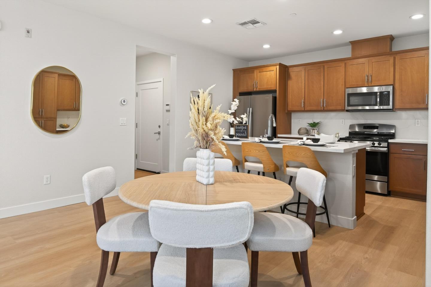 Detail Gallery Image 6 of 65 For 17106 Saint Brendan Loop, Morgan Hill,  CA 95037 - 3 Beds | 2/1 Baths