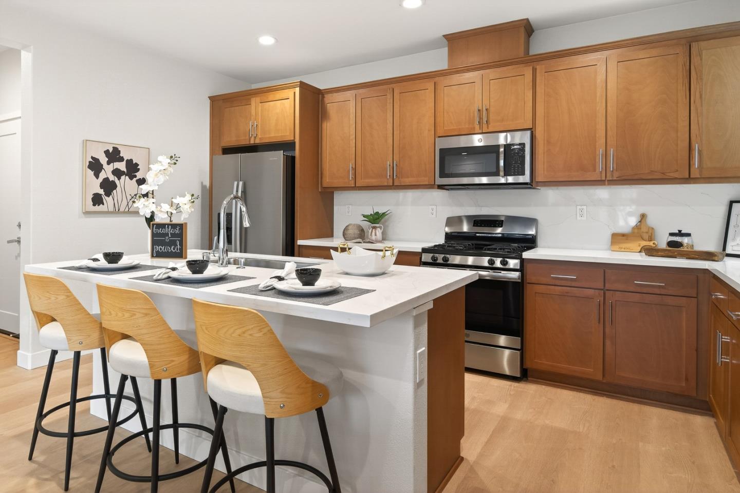 Detail Gallery Image 9 of 65 For 17106 Saint Brendan Loop, Morgan Hill,  CA 95037 - 3 Beds | 2/1 Baths