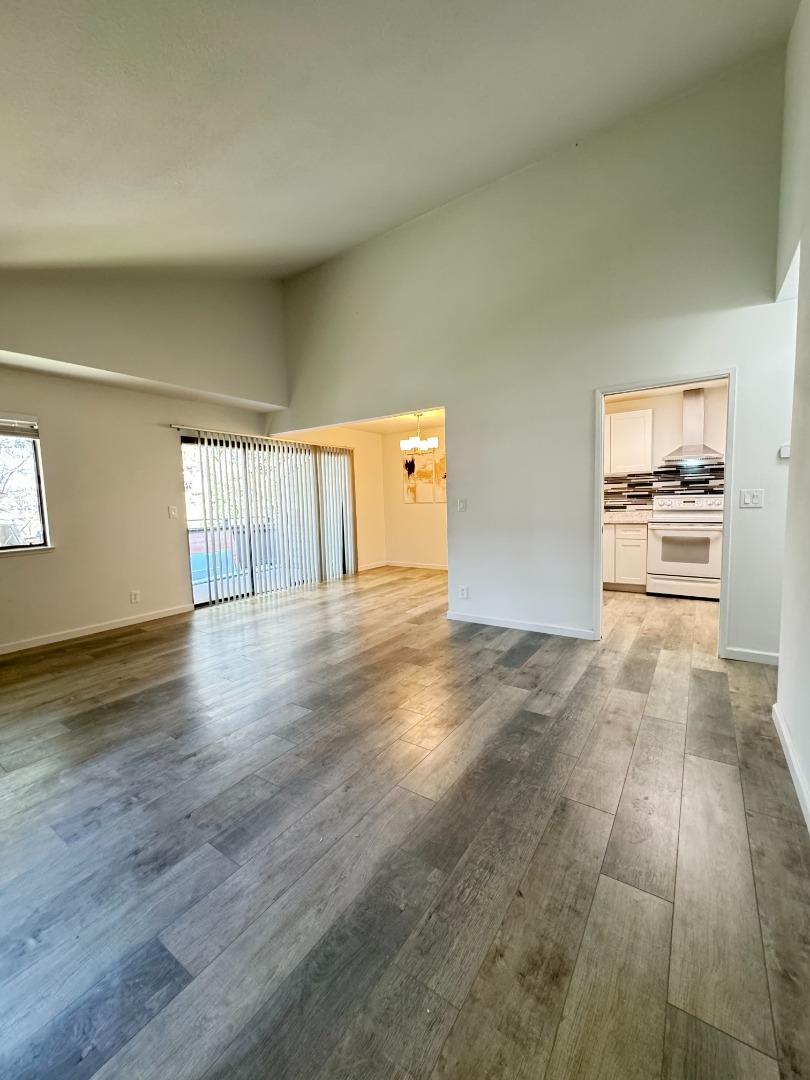 Detail Gallery Image 2 of 38 For 5705 Makati Cir #F,  San Jose,  CA 95123 - 2 Beds | 2 Baths