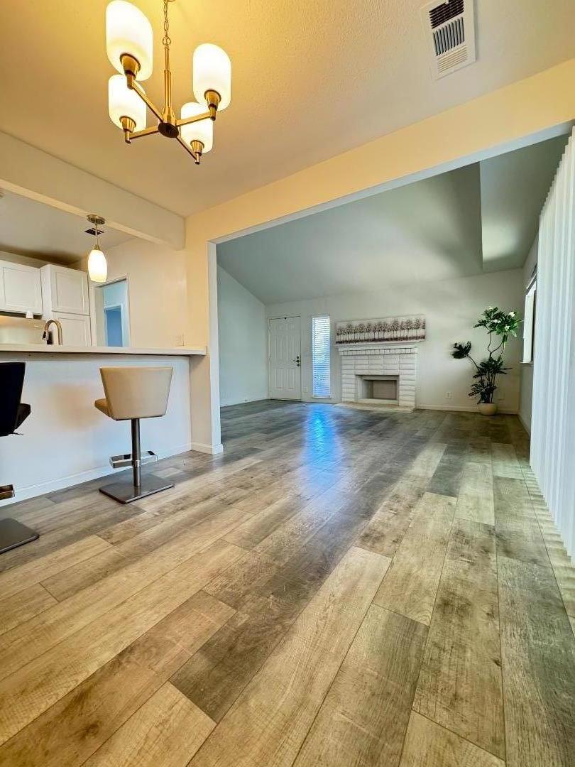 Detail Gallery Image 4 of 38 For 5705 Makati Cir #F,  San Jose,  CA 95123 - 2 Beds | 2 Baths