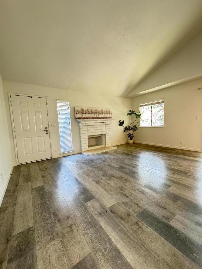 Detail Gallery Image 5 of 38 For 5705 Makati Cir #F,  San Jose,  CA 95123 - 2 Beds | 2 Baths