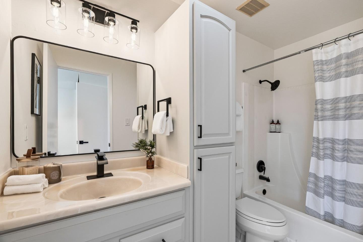 Detail Gallery Image 16 of 26 For 627 Hickey Blvd #D,  Pacifica,  CA 94044 - 2 Beds | 1/1 Baths