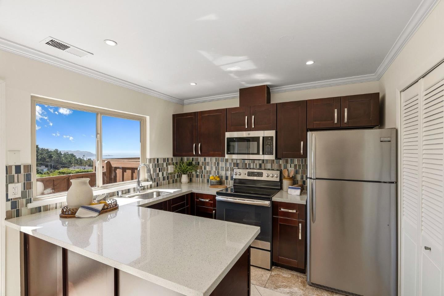 627 Hickey Boulevard UNIT D, Pacifica, CA, 94044