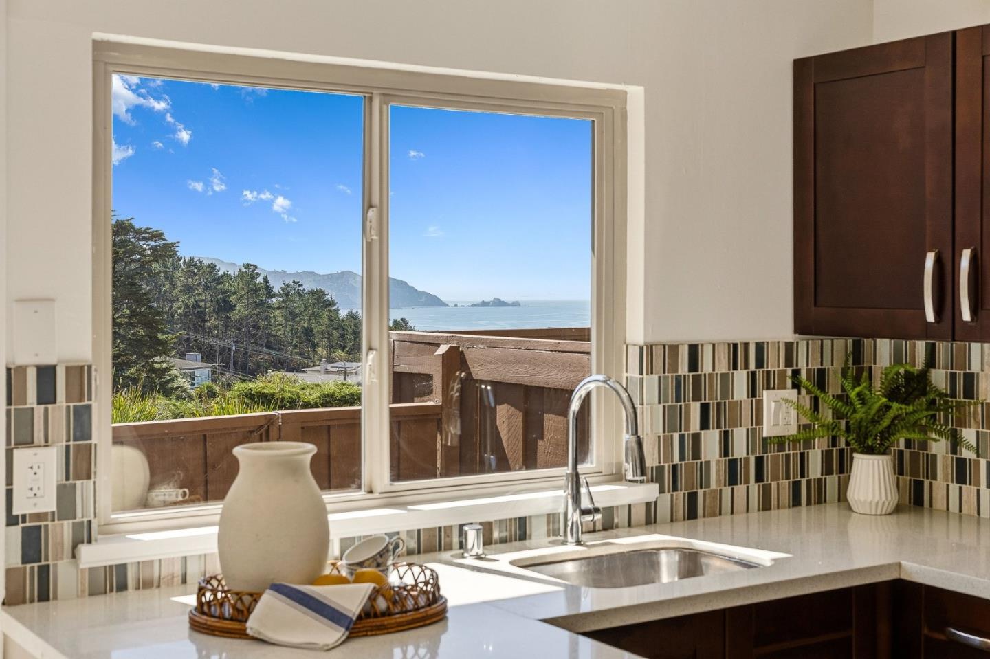Detail Gallery Image 9 of 26 For 627 Hickey Blvd #D,  Pacifica,  CA 94044 - 2 Beds | 1/1 Baths