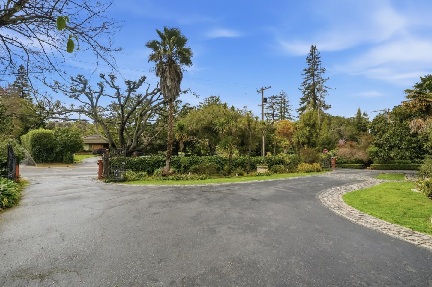 Detail Gallery Image 3 of 62 For 730 Hillsborough Blvd, Hillsborough,  CA 94010 - 5 Beds | 5 Baths