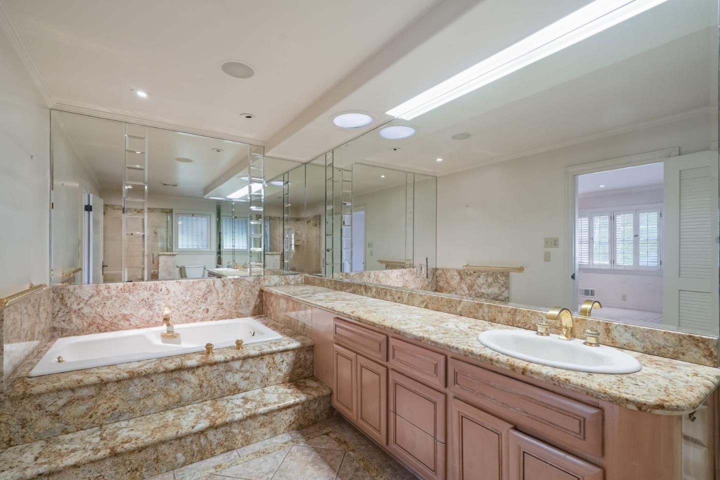 Detail Gallery Image 36 of 62 For 730 Hillsborough Blvd, Hillsborough,  CA 94010 - 5 Beds | 5 Baths