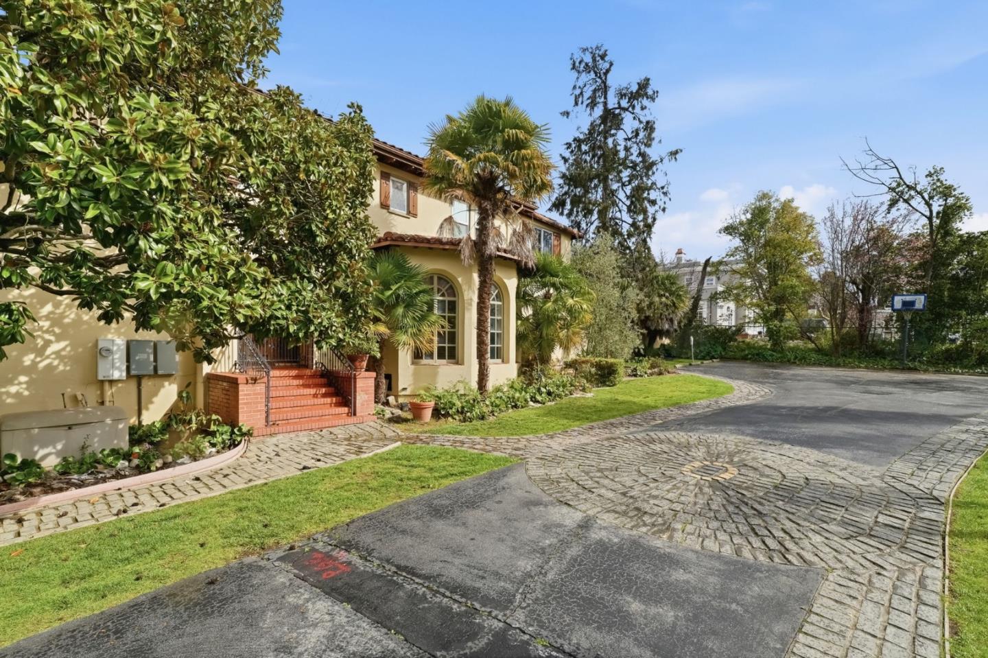 Detail Gallery Image 59 of 62 For 730 Hillsborough Blvd, Hillsborough,  CA 94010 - 5 Beds | 5 Baths