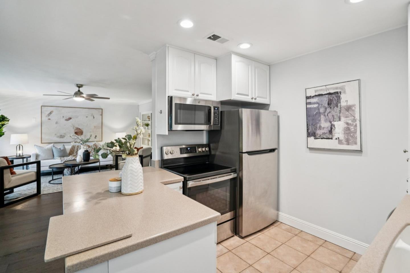 Detail Gallery Image 7 of 35 For 3033 Los Prados St #229,  San Mateo,  CA 94403 - 2 Beds | 2 Baths