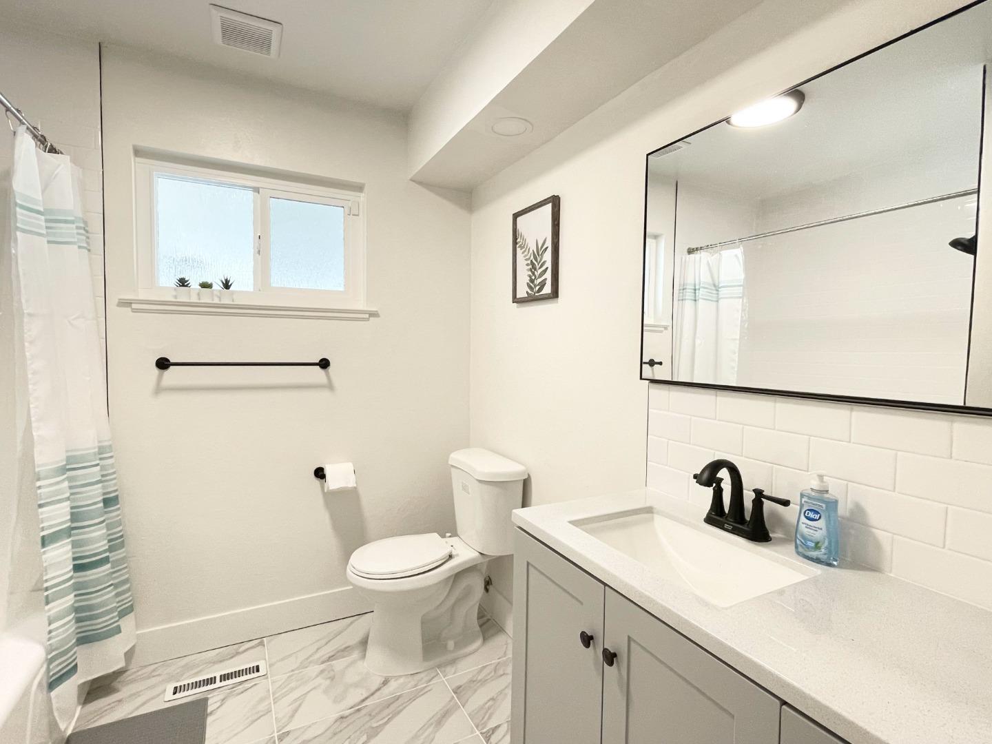 Detail Gallery Image 17 of 25 For 725 W Rialto Ave, Fresno,  CA 93705 - 3 Beds | 2 Baths