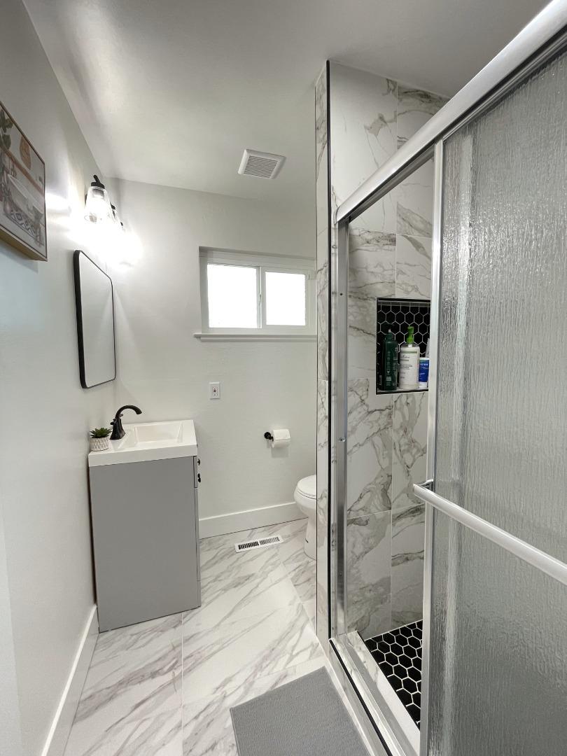 Detail Gallery Image 18 of 25 For 725 W Rialto Ave, Fresno,  CA 93705 - 3 Beds | 2 Baths