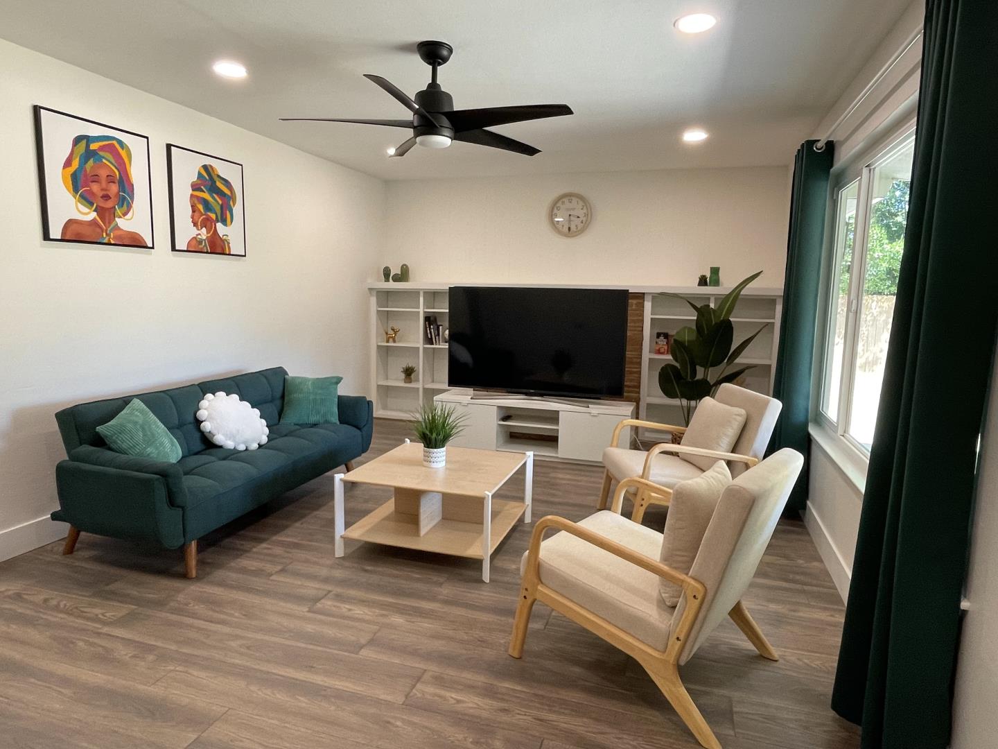 Detail Gallery Image 2 of 25 For 725 W Rialto Ave, Fresno,  CA 93705 - 3 Beds | 2 Baths