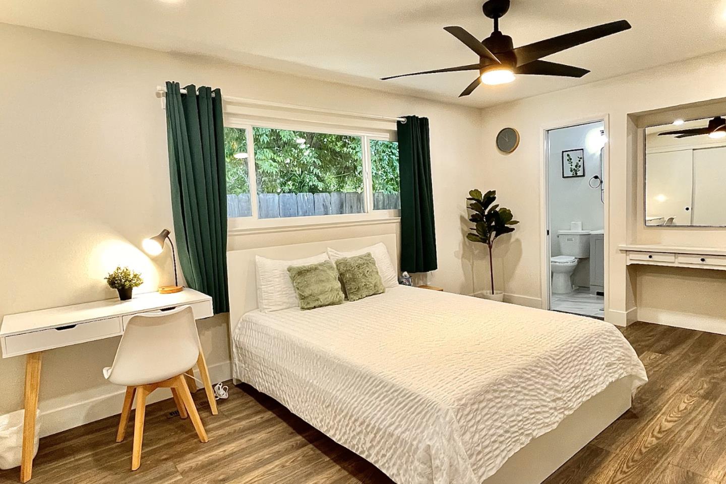 Detail Gallery Image 20 of 25 For 725 W Rialto Ave, Fresno,  CA 93705 - 3 Beds | 2 Baths