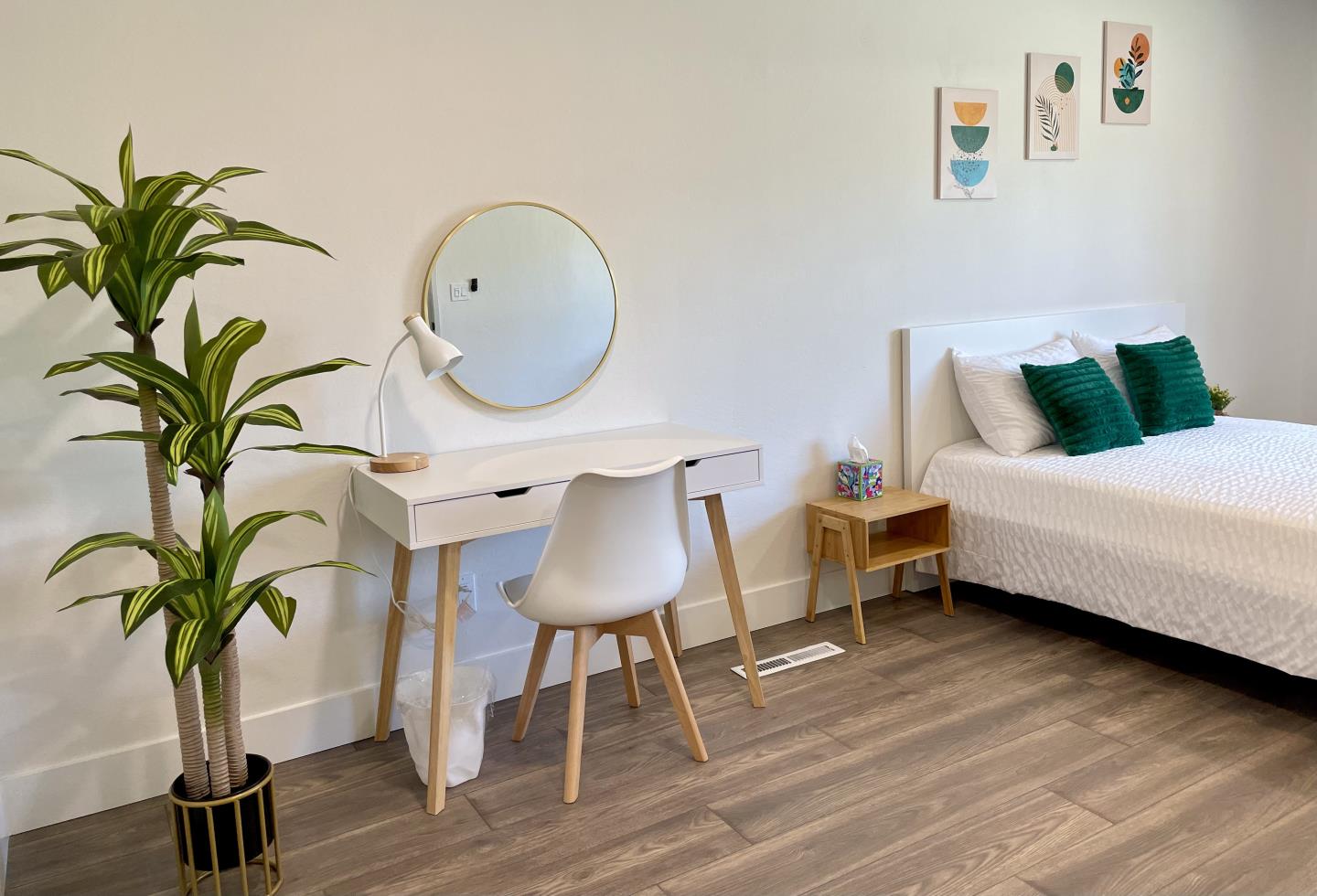 Detail Gallery Image 8 of 25 For 725 W Rialto Ave, Fresno,  CA 93705 - 3 Beds | 2 Baths