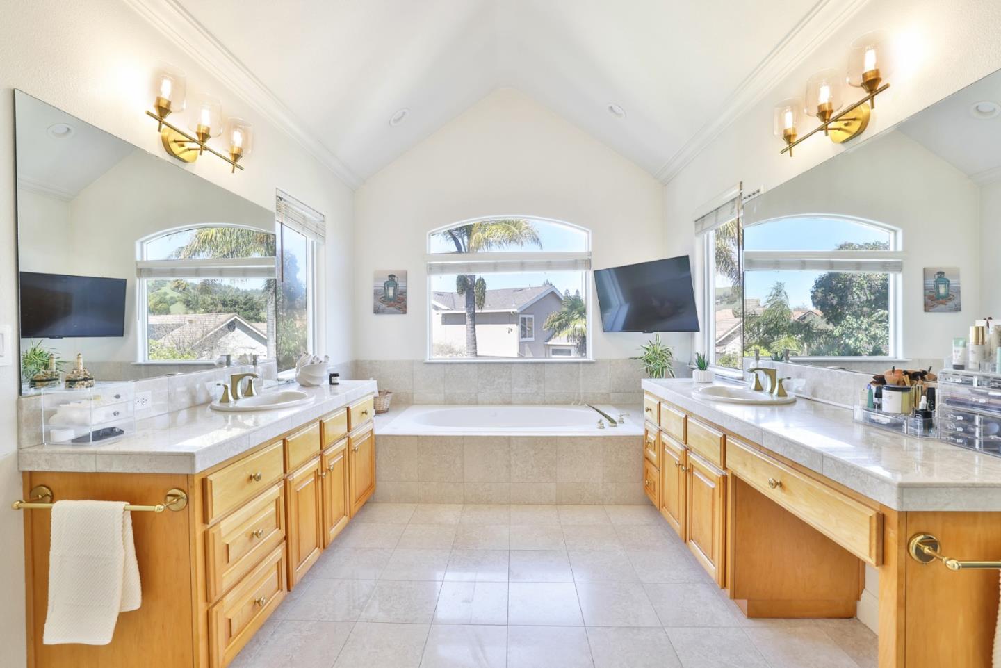 Detail Gallery Image 20 of 57 For 17017 Heatherwood Way, Morgan Hill,  CA 95037 - 4 Beds | 4 Baths