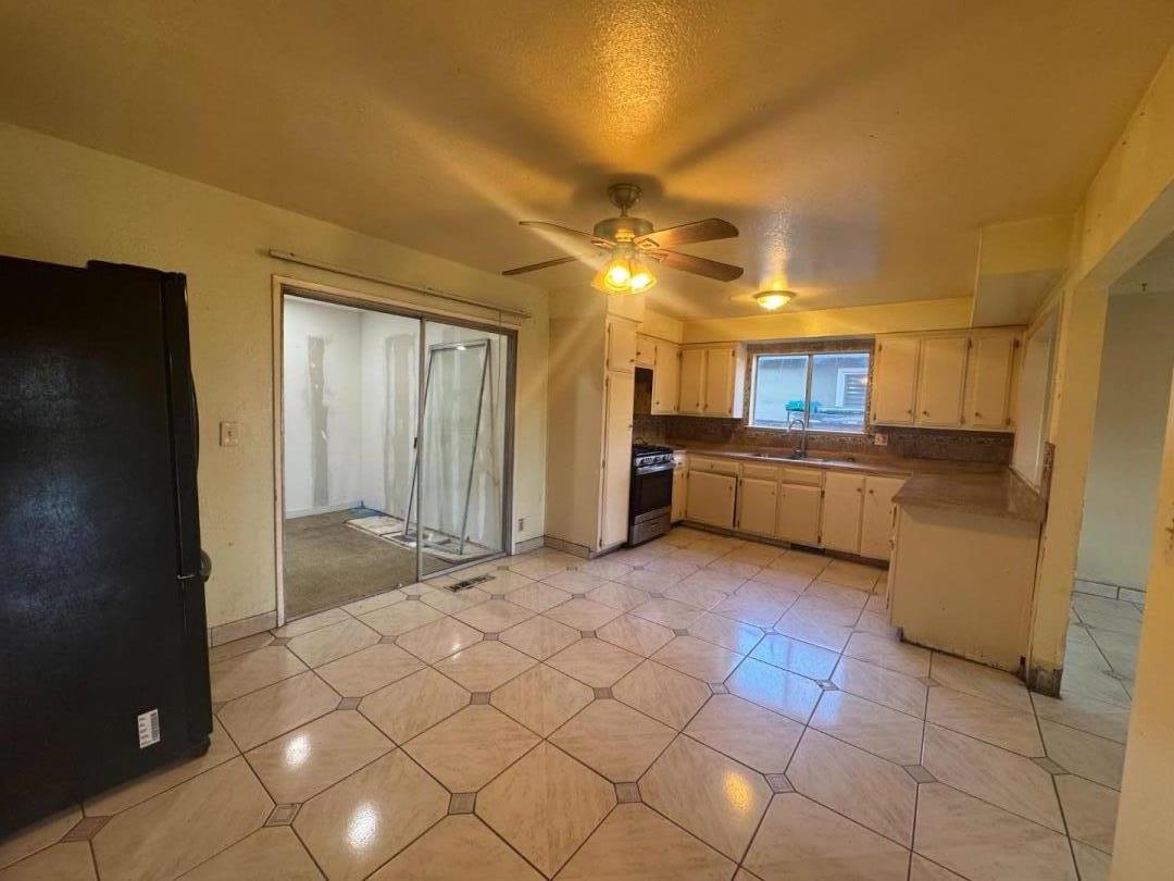 Detail Gallery Image 3 of 14 For 337 War Admiral Ave, San Jose,  CA 95111 - 4 Beds | 3 Baths