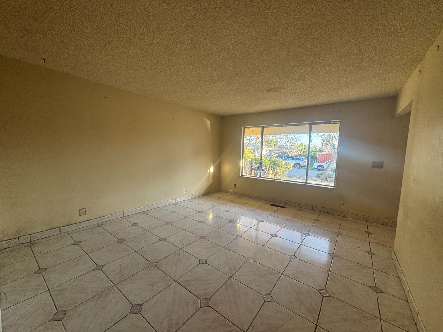 Detail Gallery Image 4 of 14 For 337 War Admiral Ave, San Jose,  CA 95111 - 4 Beds | 3 Baths