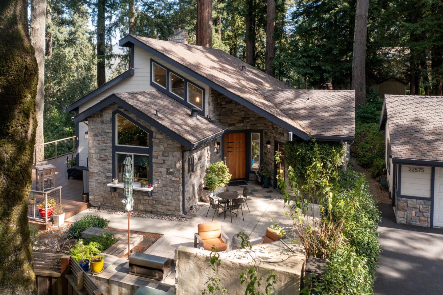 Detail Gallery Image 2 of 37 For 22575 Summit Rd, Los Gatos,  CA 95033 - 3 Beds | 2 Baths