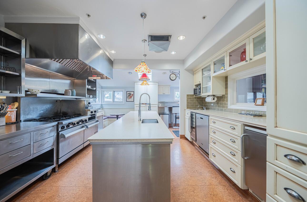 Detail Gallery Image 15 of 41 For 157 15th St, Pacific Grove,  CA 93950 - 3 Beds | 1/2 Baths