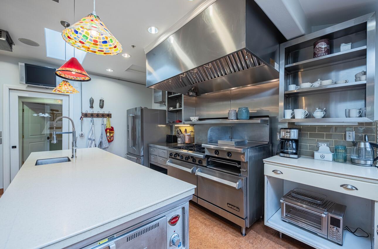 Detail Gallery Image 18 of 41 For 157 15th St, Pacific Grove,  CA 93950 - 3 Beds | 1/2 Baths