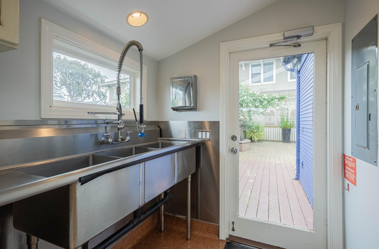 Detail Gallery Image 21 of 41 For 157 15th St, Pacific Grove,  CA 93950 - 3 Beds | 1/2 Baths