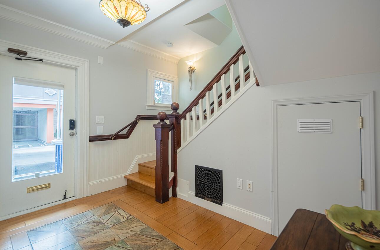 Detail Gallery Image 7 of 41 For 157 15th St, Pacific Grove,  CA 93950 - 3 Beds | 1/2 Baths