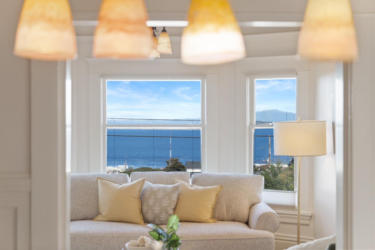 Detail Gallery Image 11 of 65 For 675 Pine St, Monterey,  CA 93940 - 5 Beds | 3/1 Baths